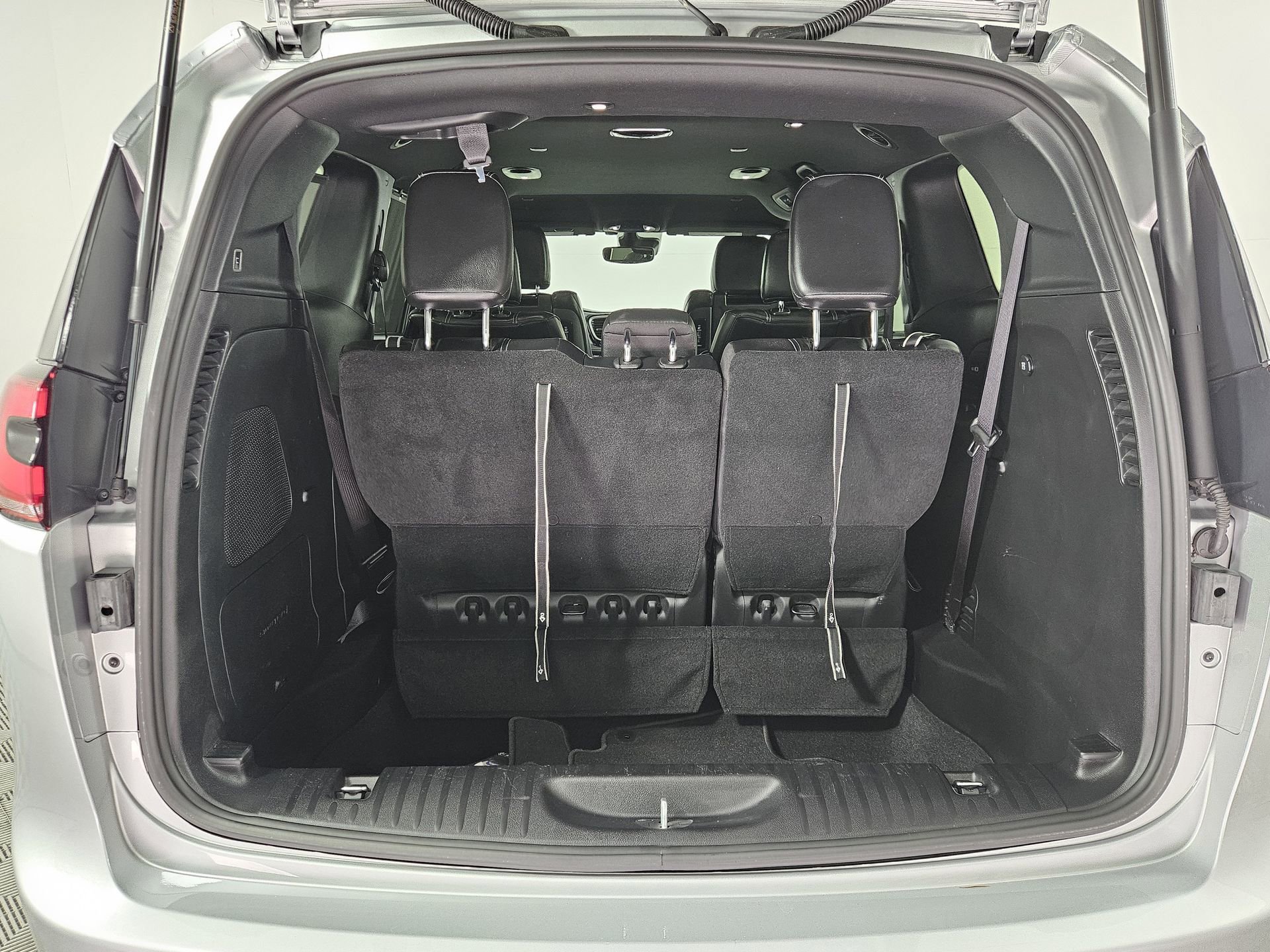 Used 2022 Chrysler Pacifica Touring-L w/ Uconnect Theater Family Group AWD/4WD image 11