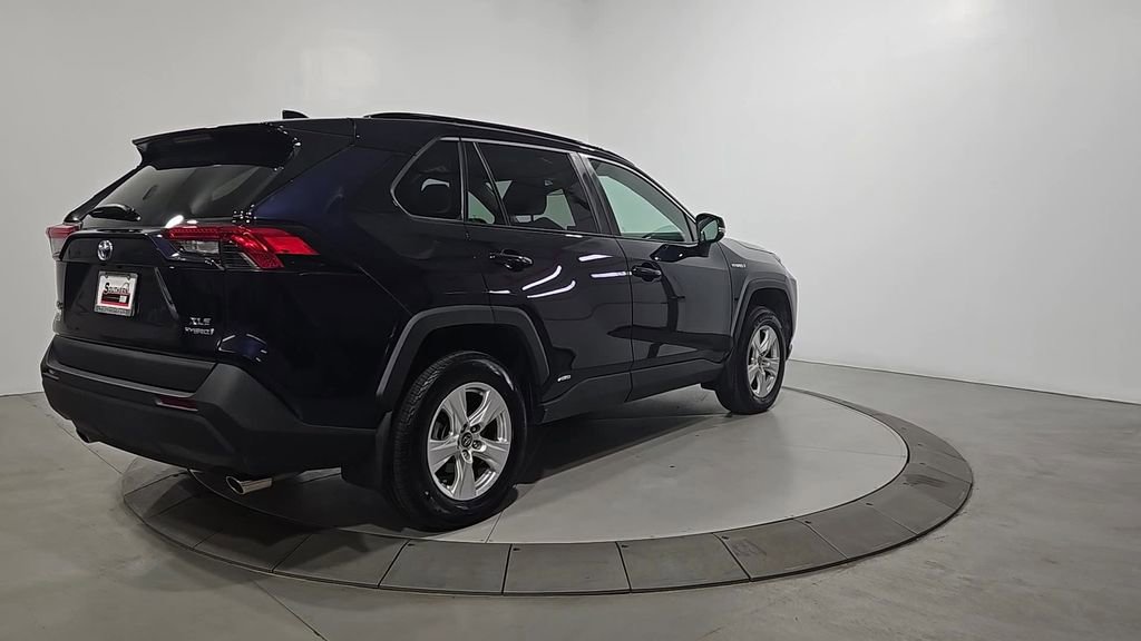 Used 2021 Toyota RAV4 XLE w/ Convenience Package image 5
