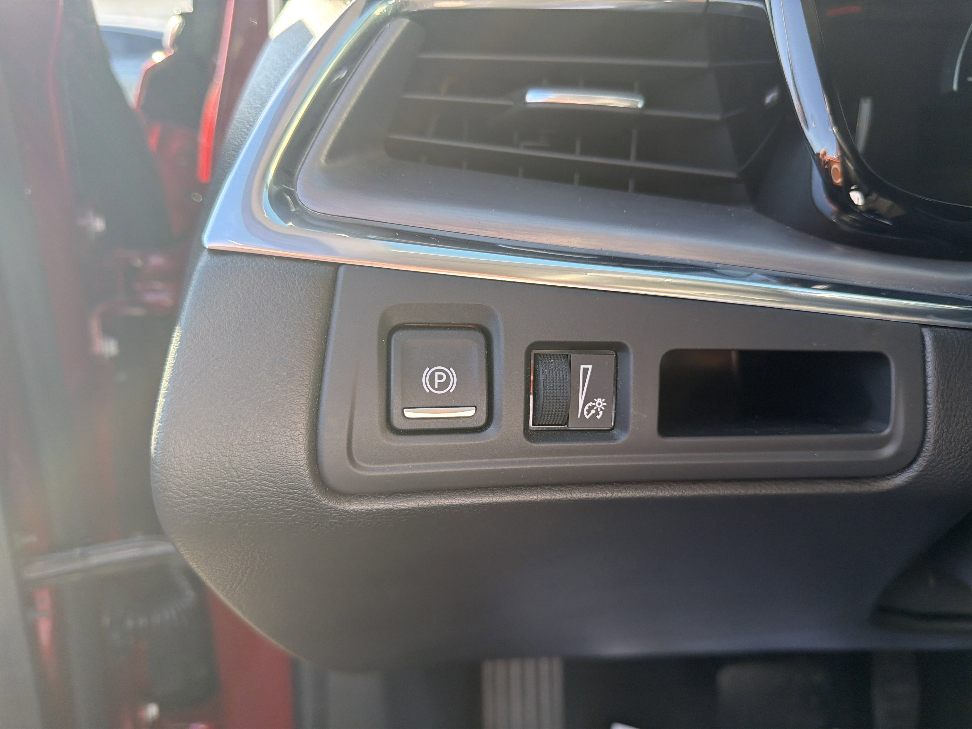 Used 2018 Cadillac XT5 Luxury w/ Driver Awareness Package image 10