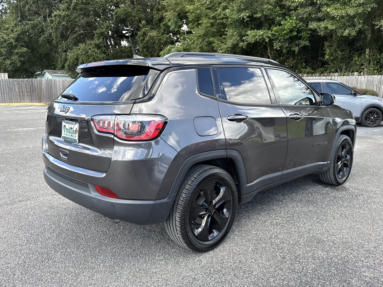 Used 2019 Jeep Compass Latitude FWD image 6