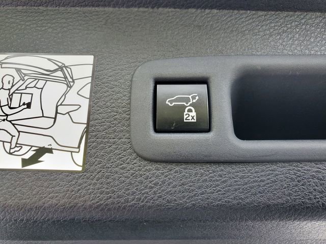 Used 2023 Toyota Sienna XLE FWD image 8