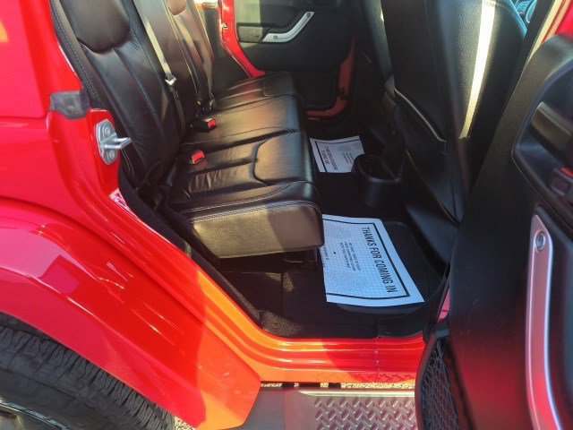 Used 2018 Jeep Wrangler Unlimited Sahara w/ Connectivity Group image 12