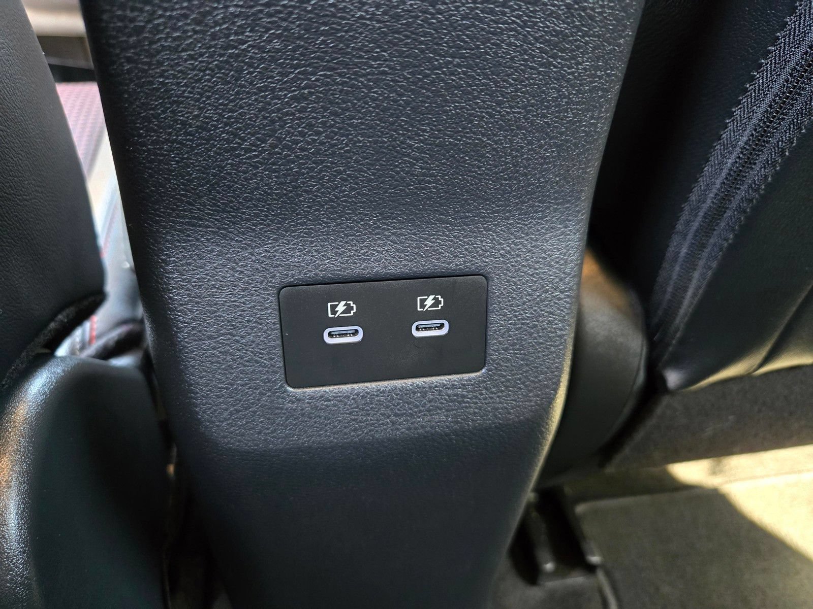 Used 2025 Nissan Kicks SR FWD image 18