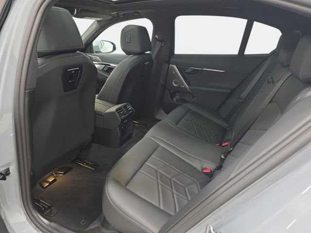 Certified 2025 BMW 550e xDrive w/ Premium Package image 10