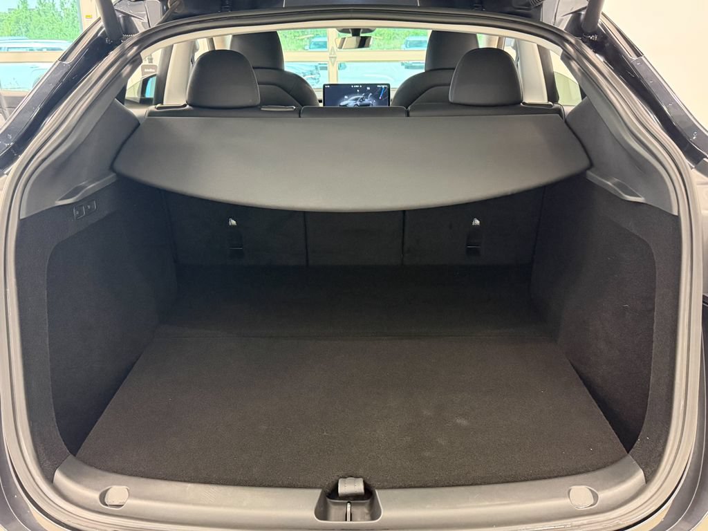 Used 2024 Tesla Model Y Long Range AWD/4WD image 25