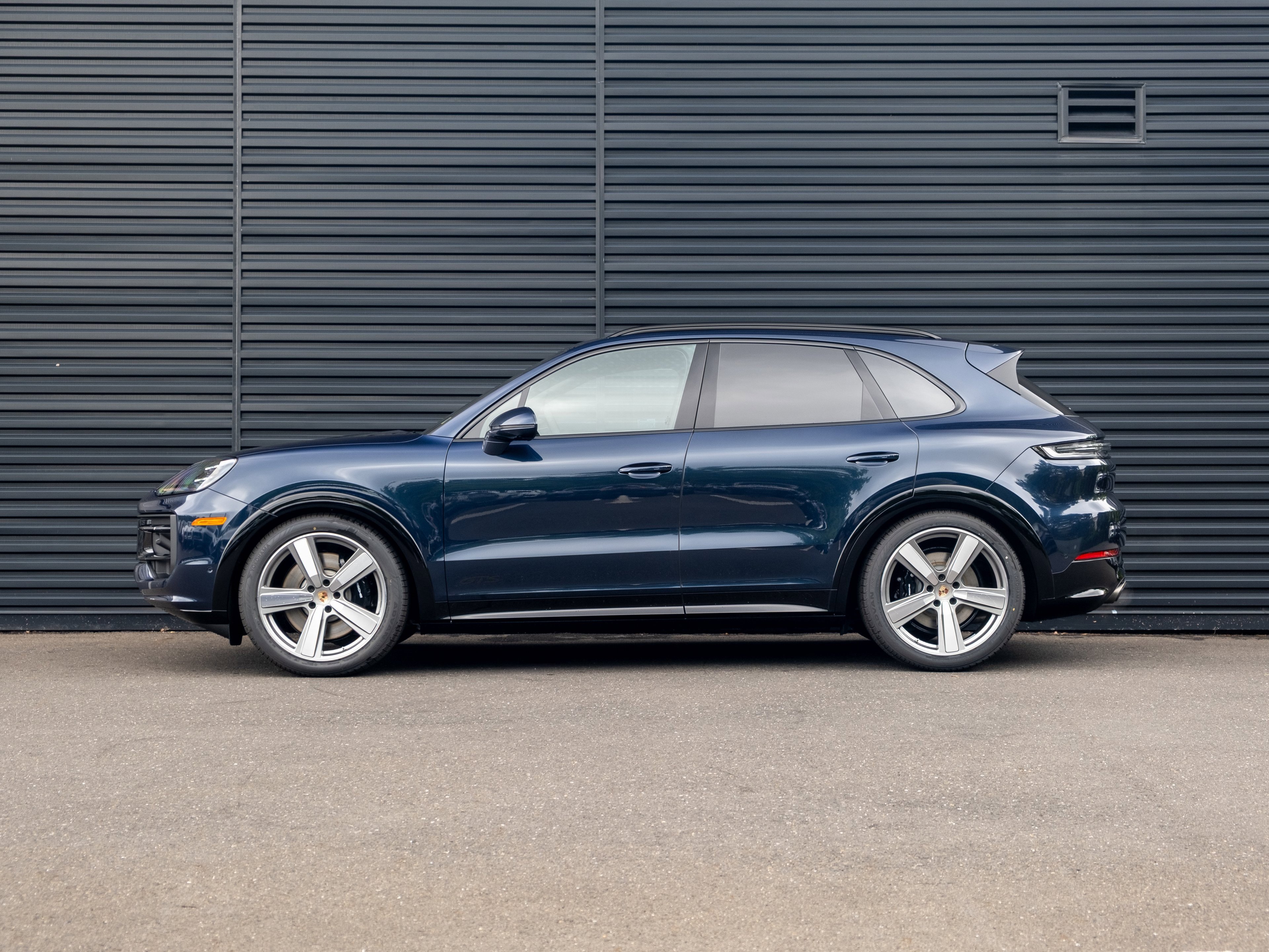 New 2025 Porsche Cayenne GTS image 2