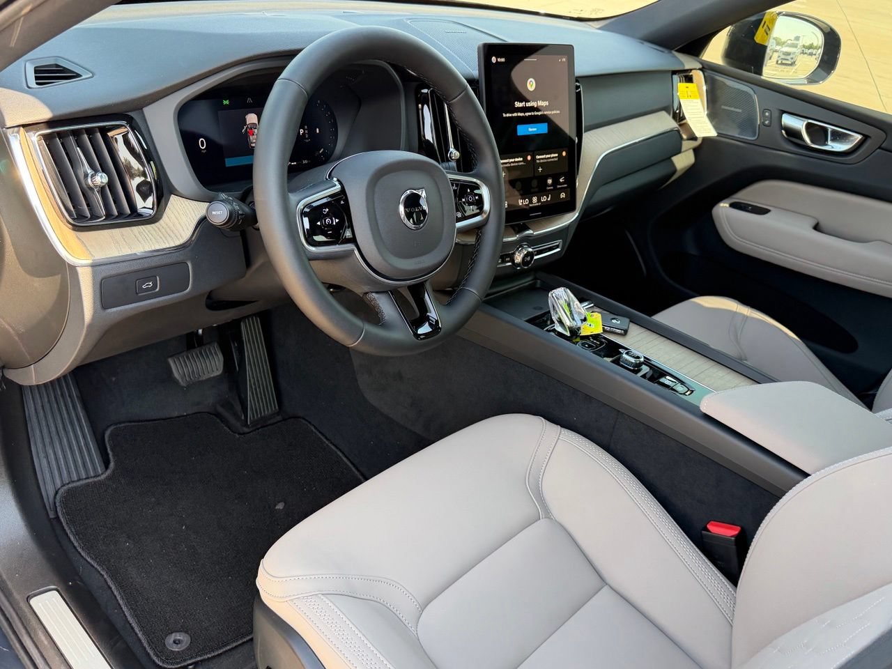 New 2027 Volvo XC60 B5 Plus AWD/4WD image 9