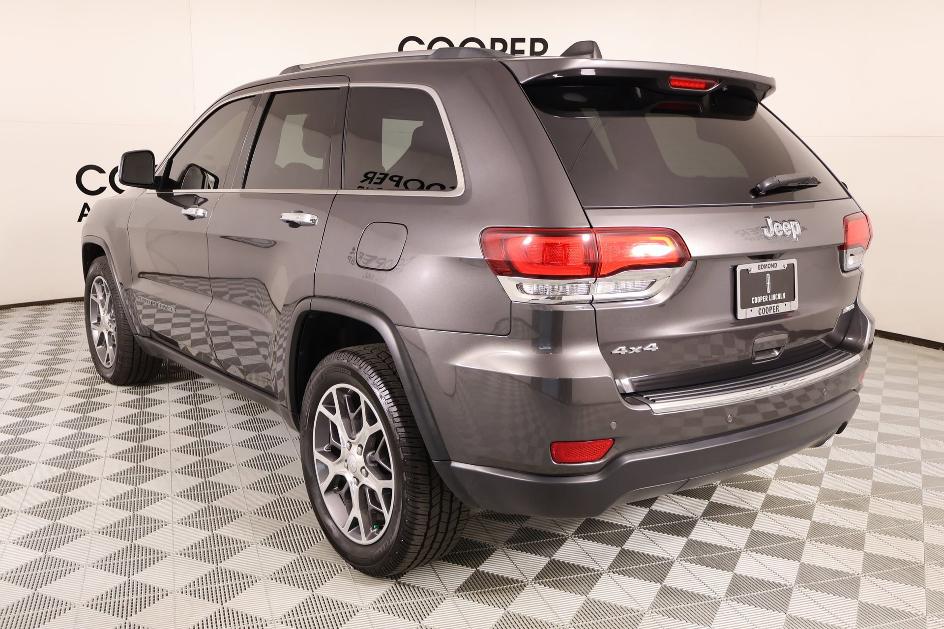 Used 2020 Jeep Grand Cherokee Limited w/ Luxury Group II AWD/4WD image 24