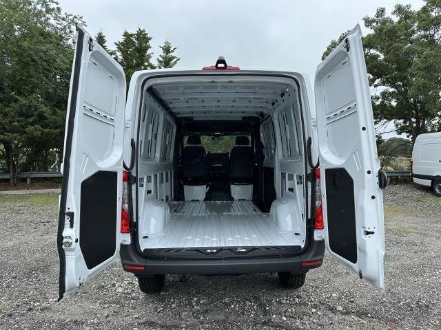 Used 2024 Mercedes-Benz Sprinter 2500 image 17