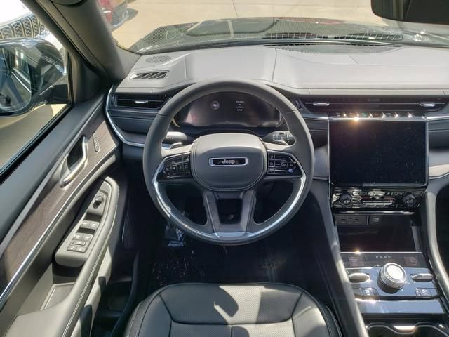 New 2025 Jeep Grand Cherokee Overland image 9