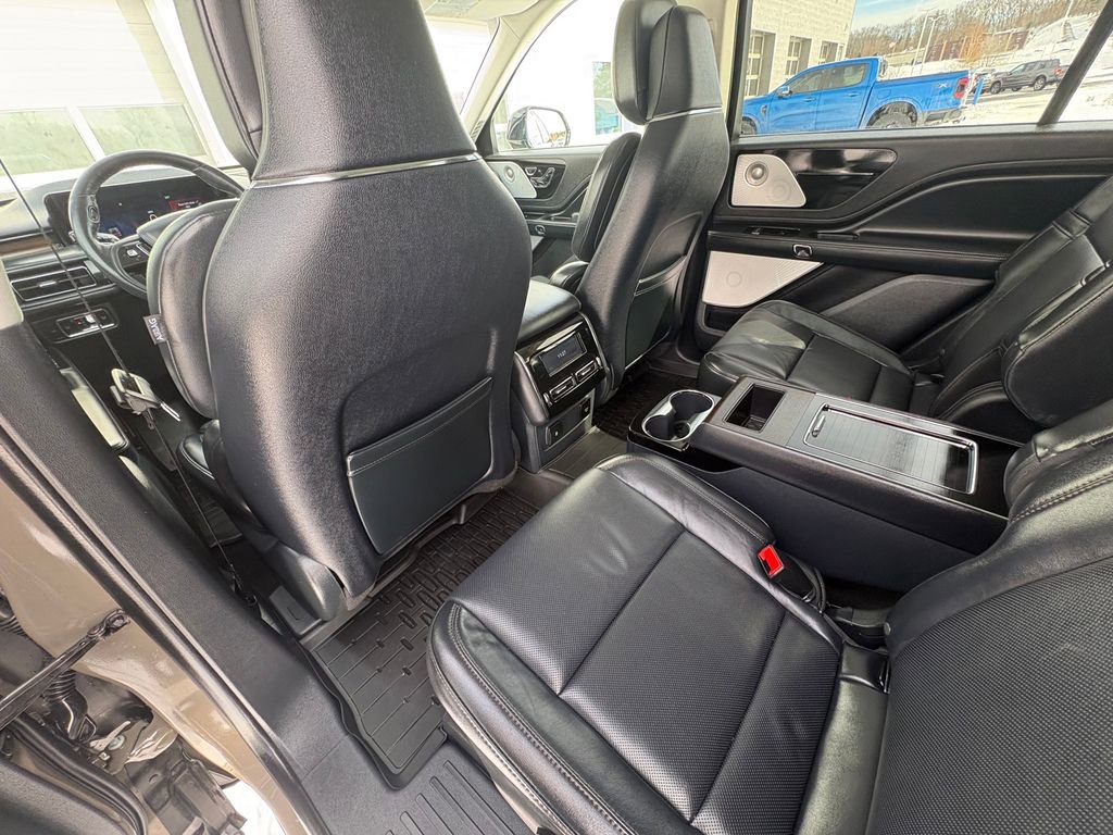 Certified 2025 Lincoln Aviator Reserve w/ Equipment Group 201A image 22