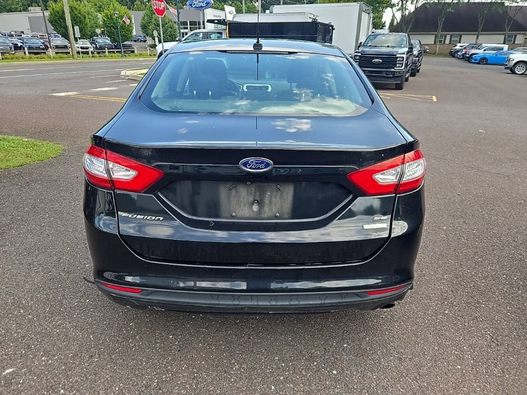 Used 2016 Ford Fusion SE w/ SE Cold Weather Package FWD image 5