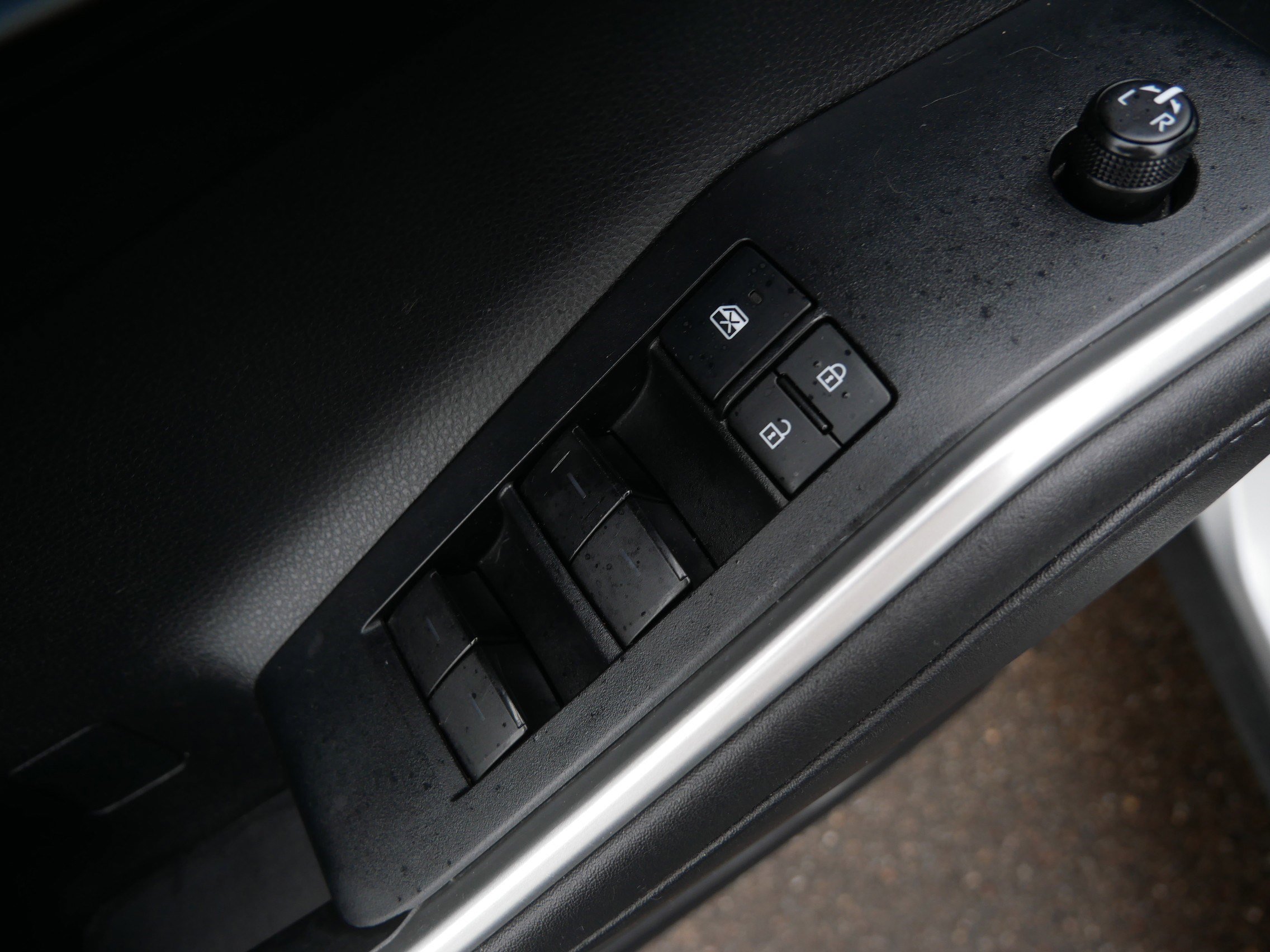 Used 2020 Toyota Highlander XLE AWD/4WD image 24