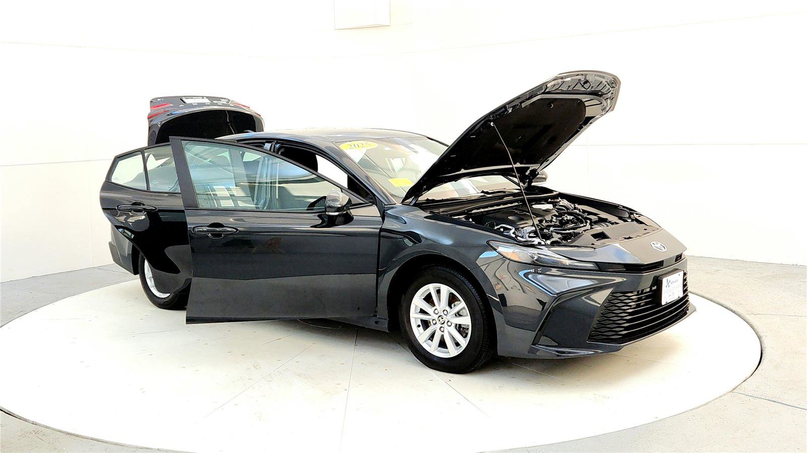 Used 2025 Toyota Camry LE image 12