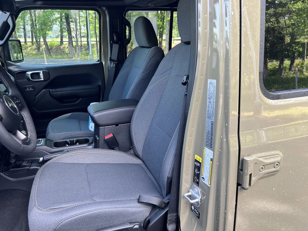 Certified 2025 Jeep Gladiator Sport AWD/4WD image 15