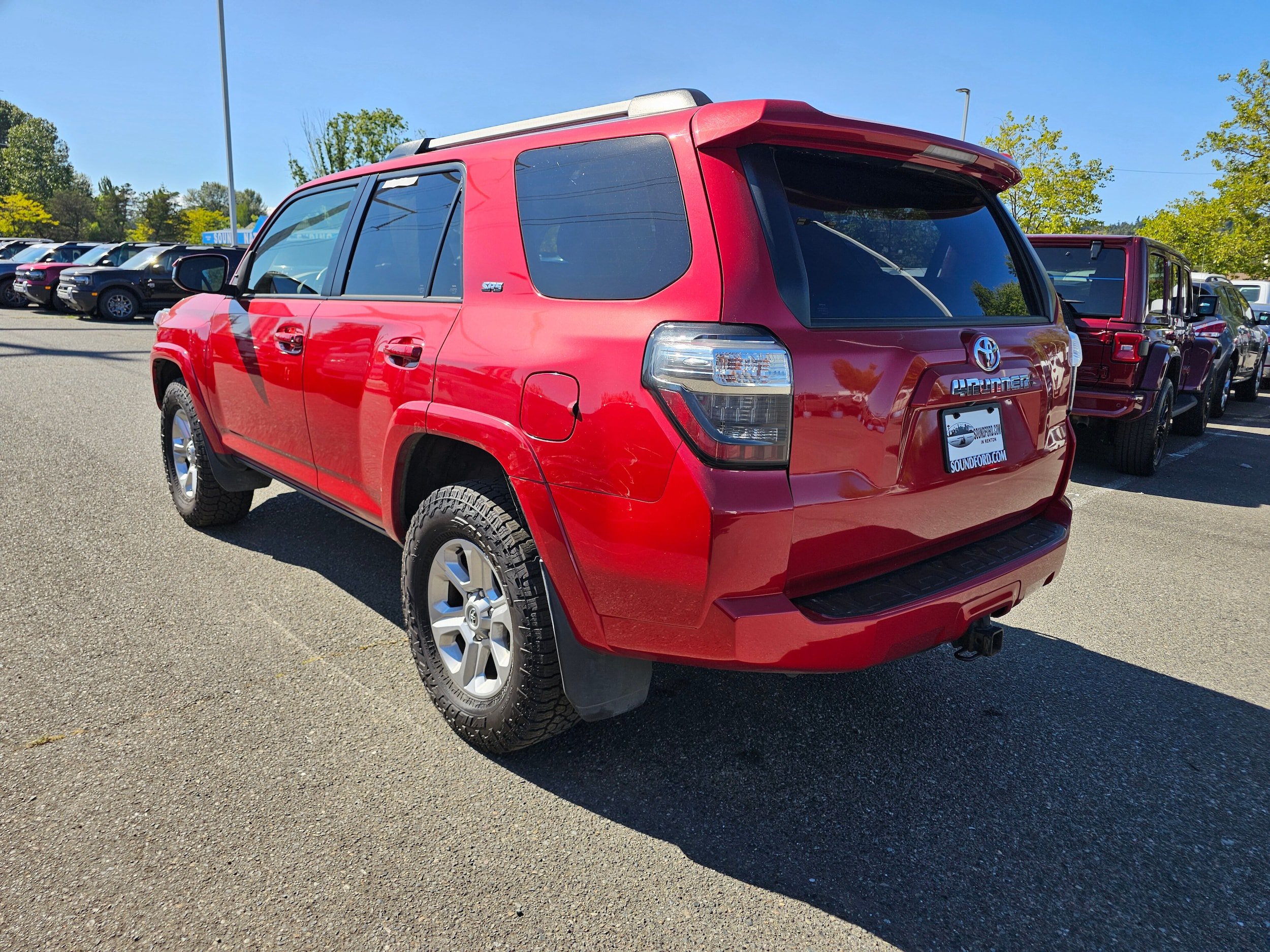 Used 2022 Toyota 4Runner SR5 AWD/4WD image 7
