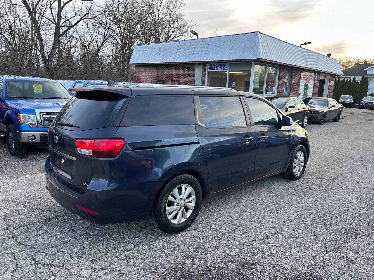Used 2017 Kia Sedona LX w/ LX Essentials Premium Package image 6