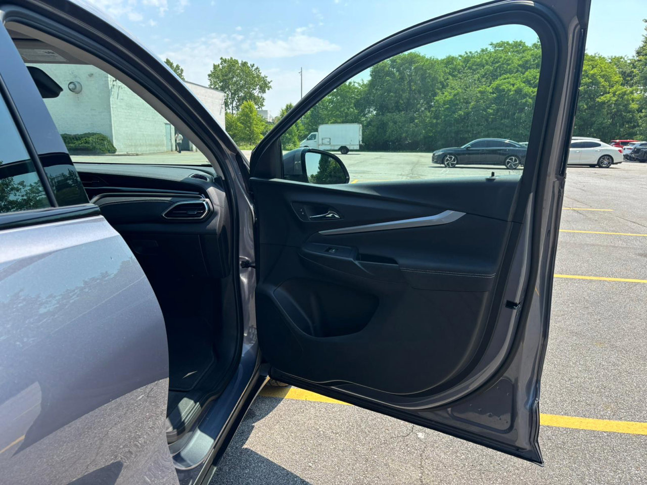 Used 2023 Chevrolet Bolt EUV LT image 18