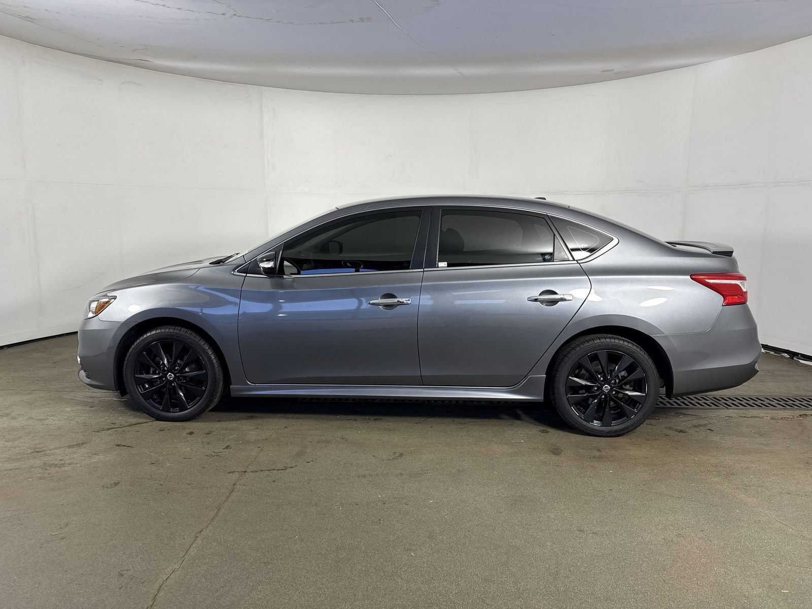 Used 2017 Nissan Sentra SR w/ SR Midnight Edition image 28