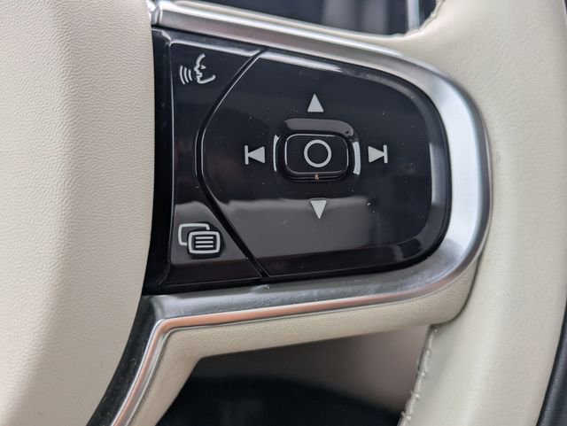 Certified 2023 Volvo XC60 B5 Plus w/ Protection Package Premier AWD/4WD image 17