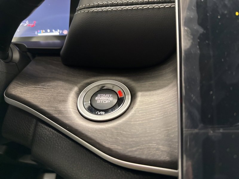 New 2025 Jeep Grand Cherokee Limited w/ Black Appearance Package image 29