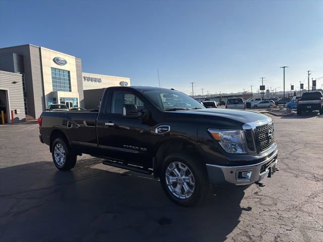 Used 2017 Nissan Titan SV image 3