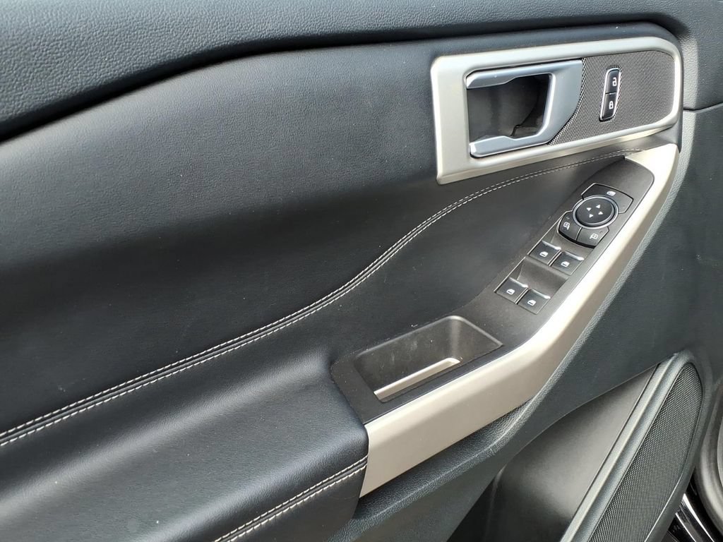 Certified 2023 Ford Explorer XLT AWD/4WD image 5