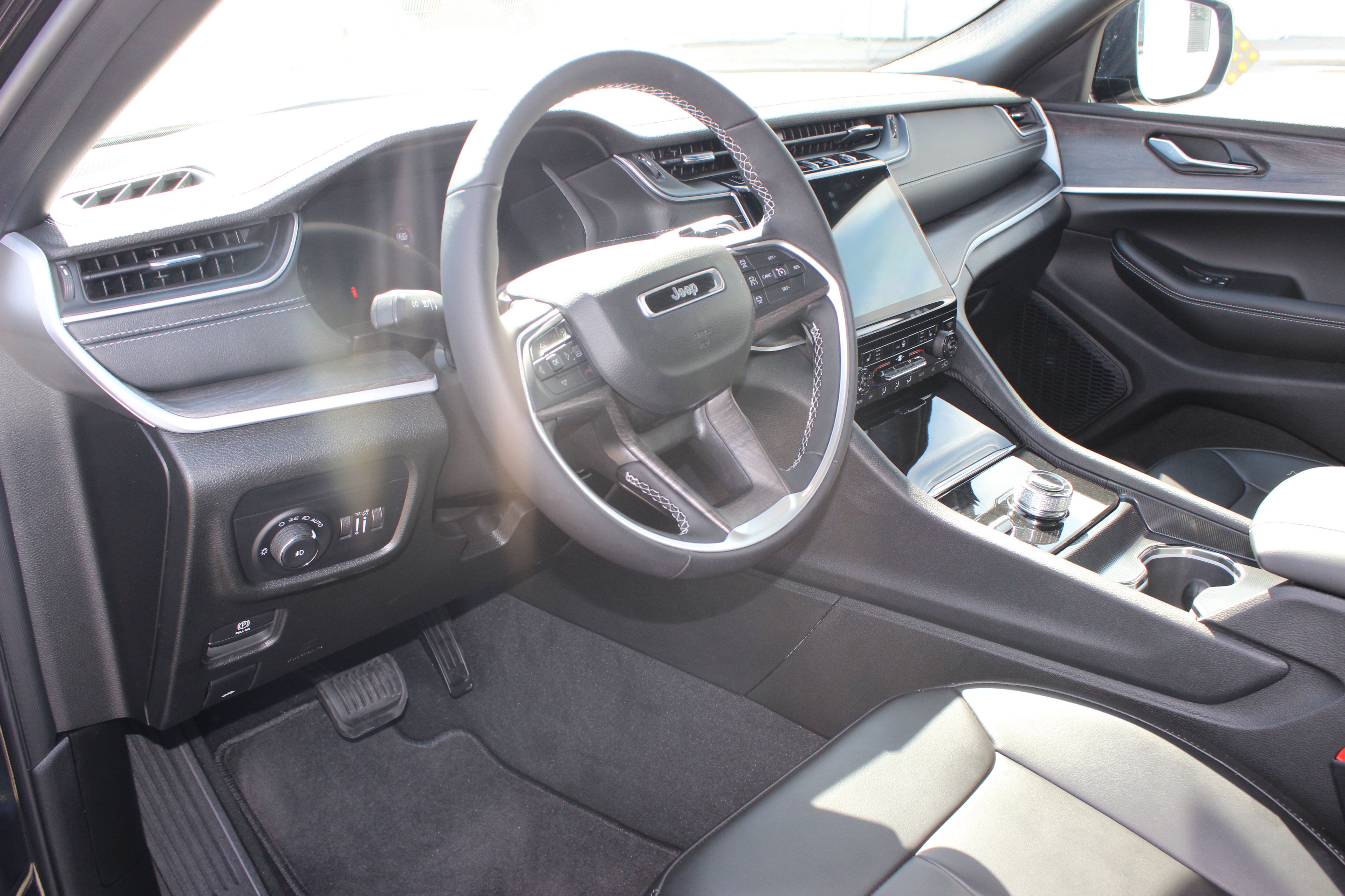 New 2025 Jeep Grand Cherokee L Limited w/ Black Appearance Package image 22