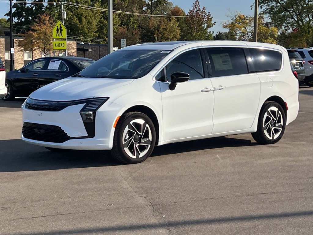 New 2027 Chrysler Pacifica Limited AWD/4WD image 1