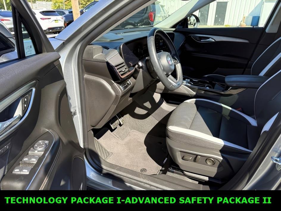 Certified 2025 Buick Envision Sport Touring image 18
