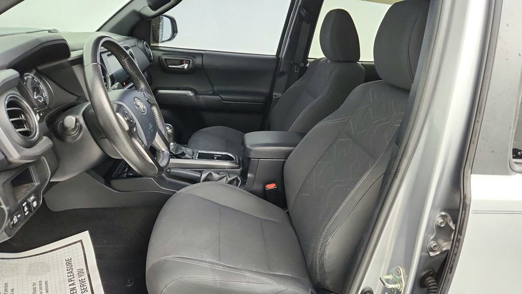 Used 2017 Toyota Tacoma TRD Sport image 19