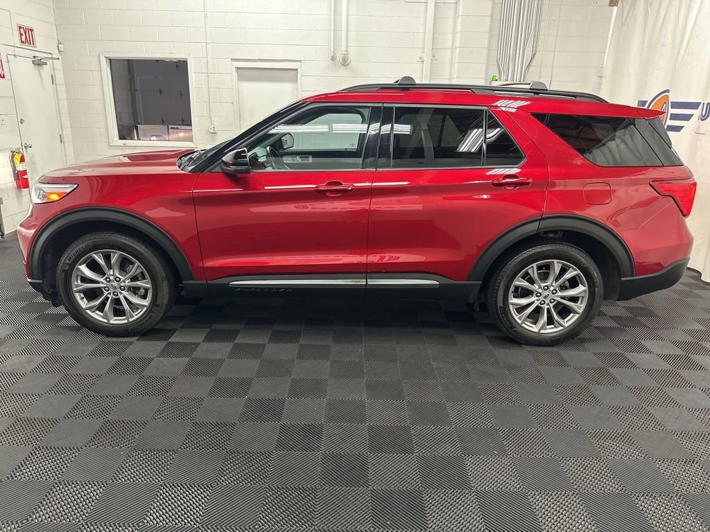 Used 2023 Ford Explorer XLT w/ Equipment Group 202A image 6