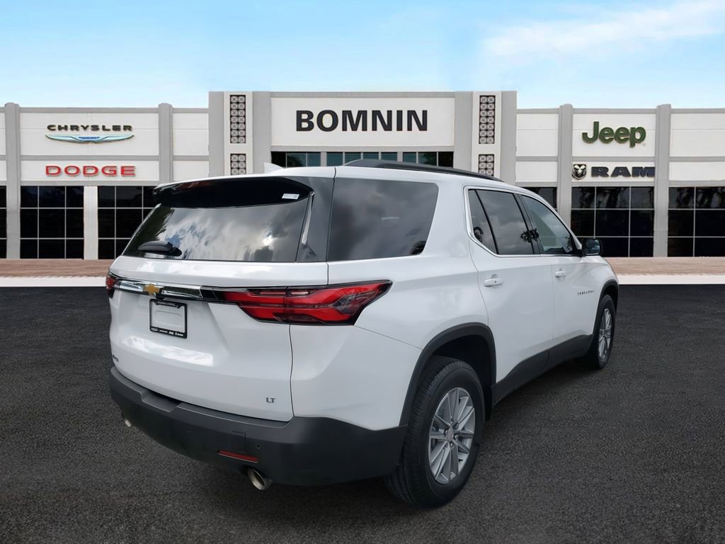 Used 2022 Chevrolet Traverse LT image 3