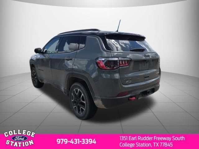 Used 2021 Jeep Compass Trailhawk w/ Sun and Sound Group AWD/4WD image 3