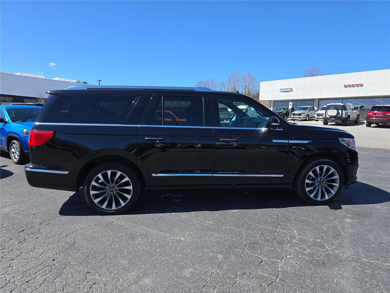 Used 2021 Lincoln Navigator L Reserve image 2