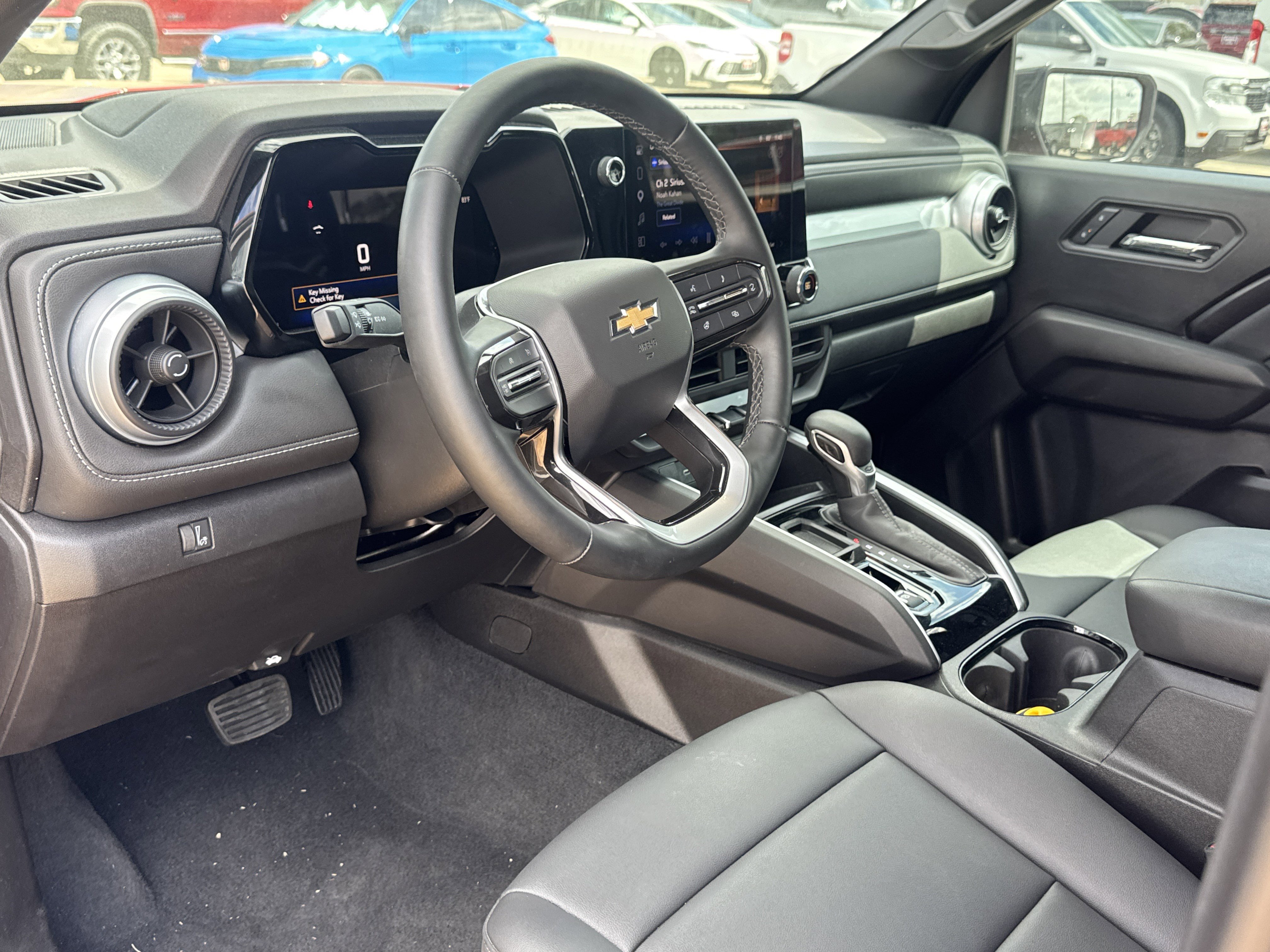 Used 2025 Chevrolet Colorado LT w/ LT Convenience Package image 6