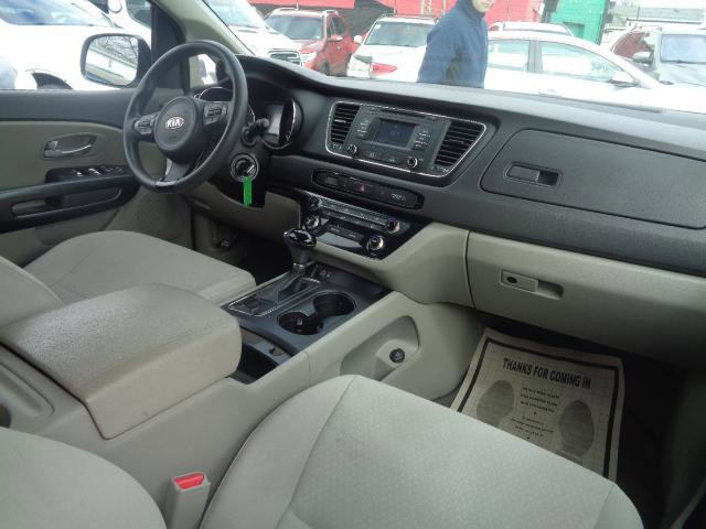 Used 2016 Kia Sedona L image 13