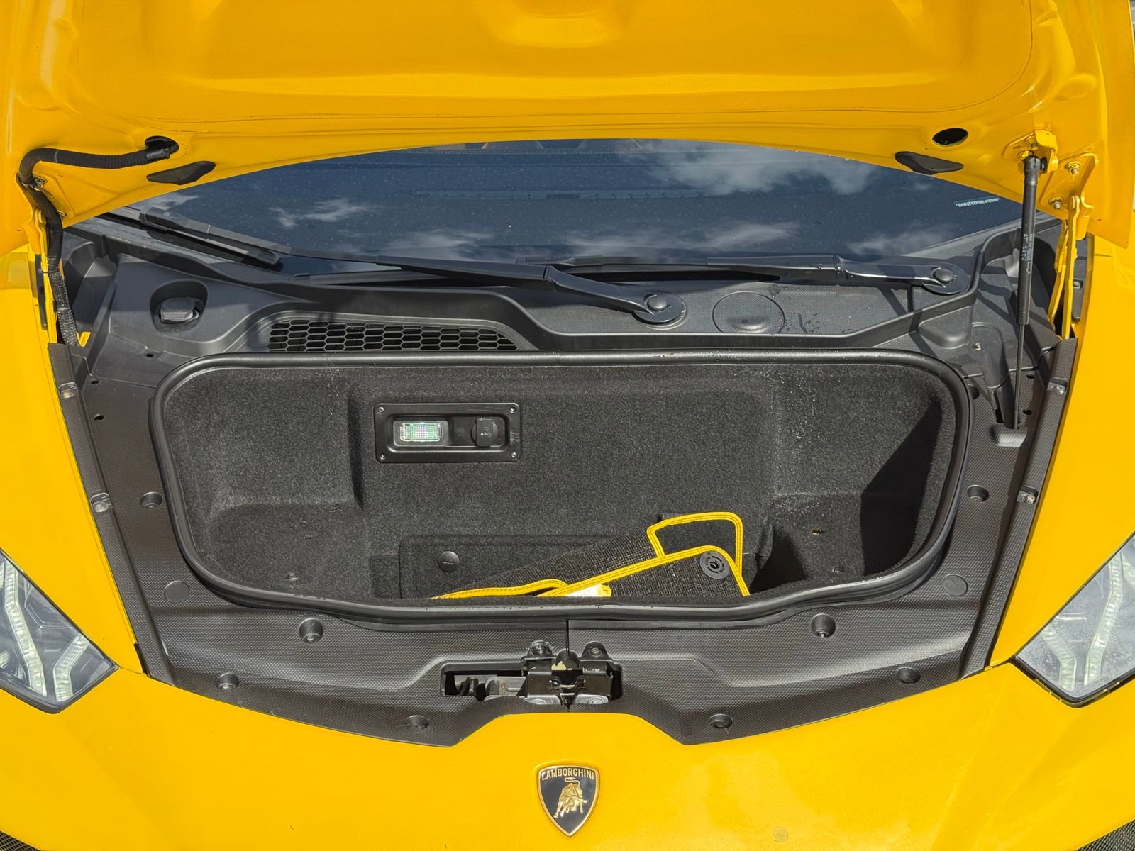 Used 2022 Lamborghini Huracan EVO image 25