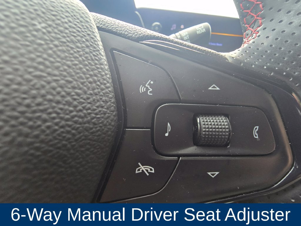 Used 2025 Chevrolet Trax RS w/ Sunroof Package FWD image 26