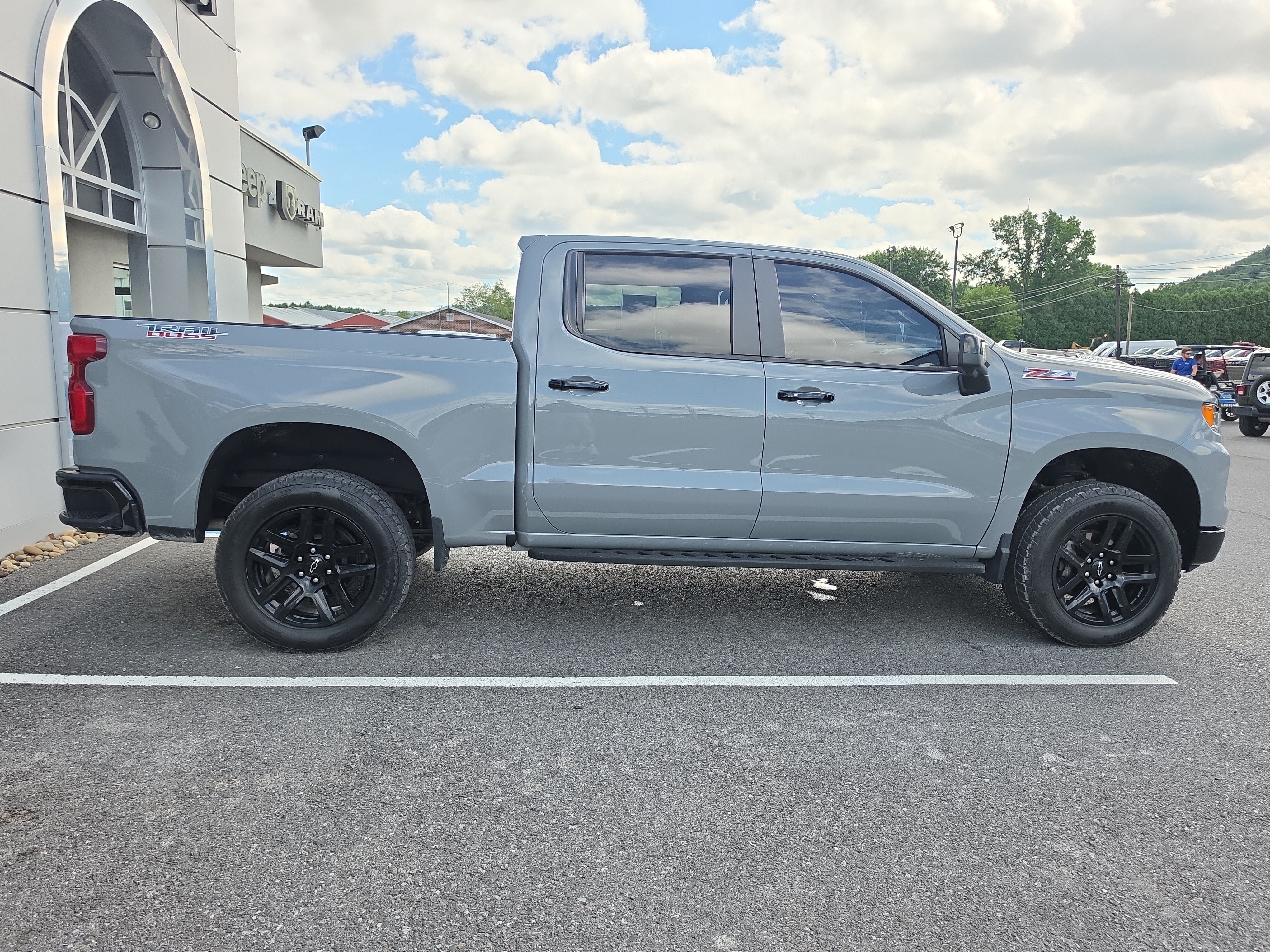 Used 2024 Chevrolet Silverado 1500 LT Trail Boss w/ Convenience Package II AWD/4WD image 2