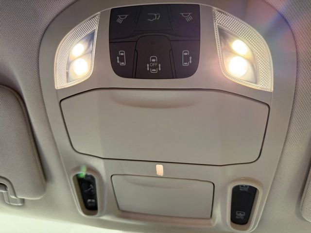 Used 2024 Chrysler Pacifica Limited image 27