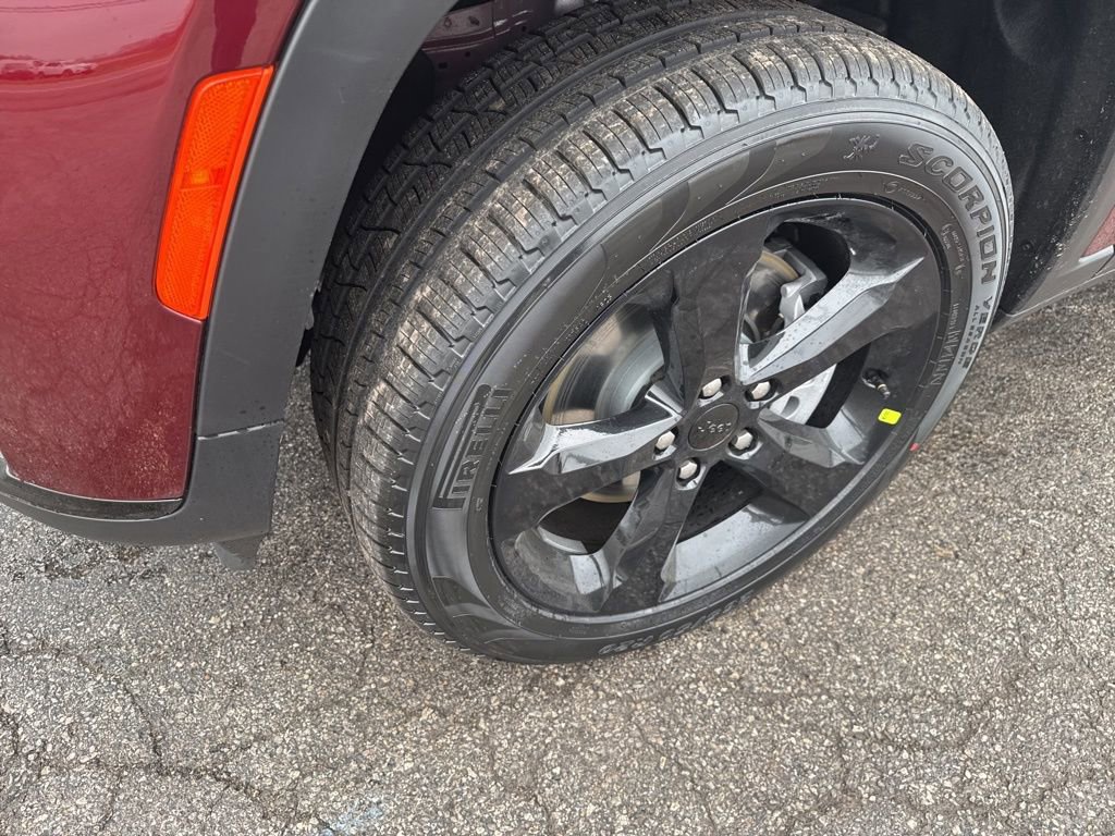 New 2025 Jeep Grand Cherokee L Limited w/ Black Appearance Package image 18