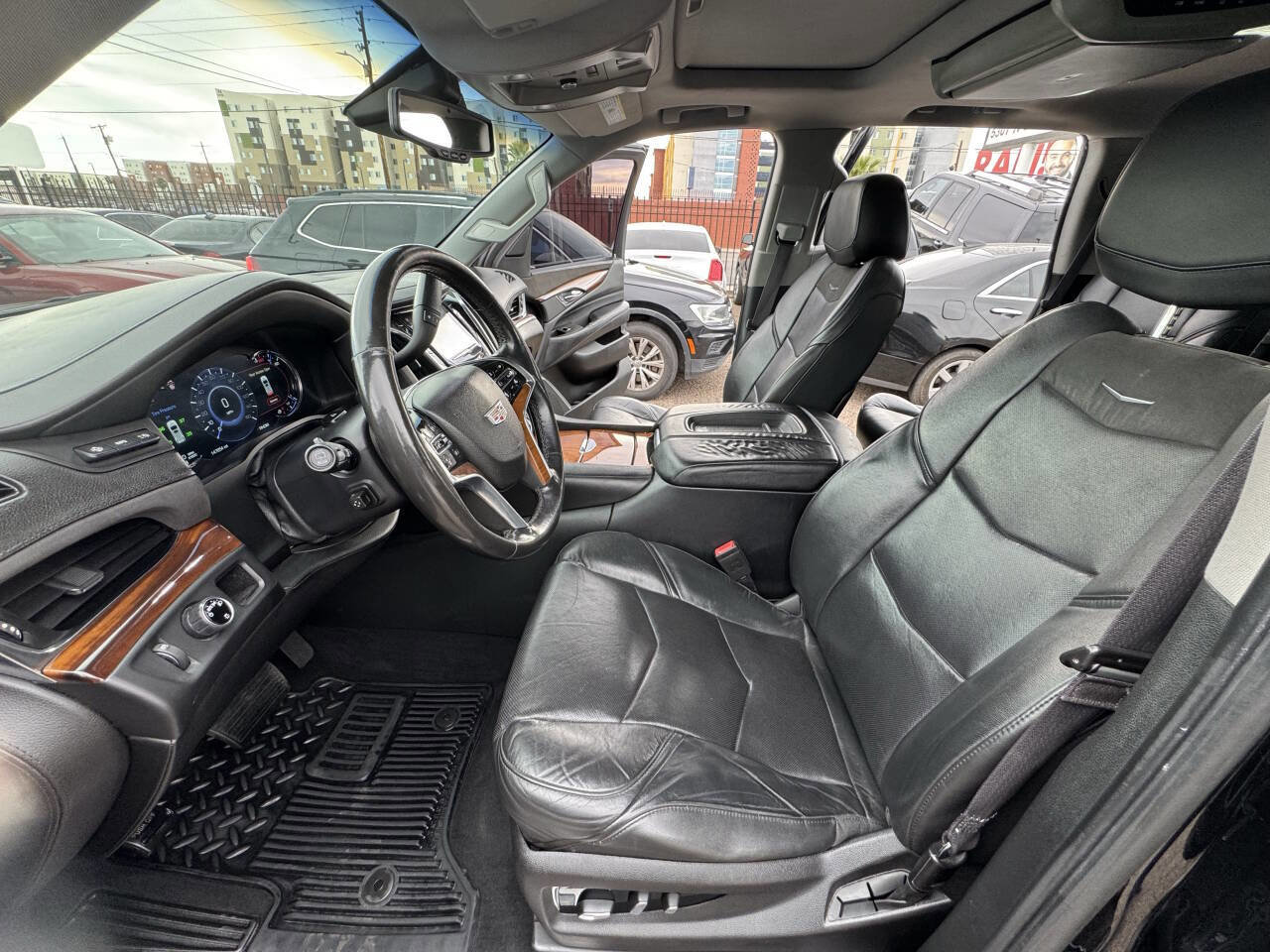 Used 2016 Cadillac Escalade Luxury image 12