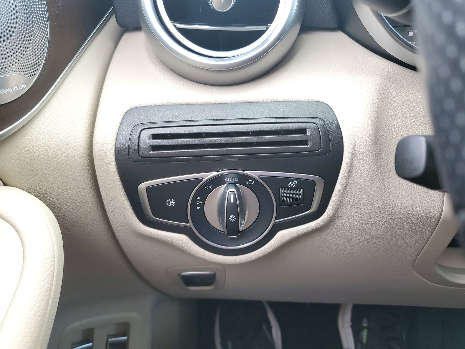 Used 2019 Mercedes-Benz GLC 350e 4MATIC image 22