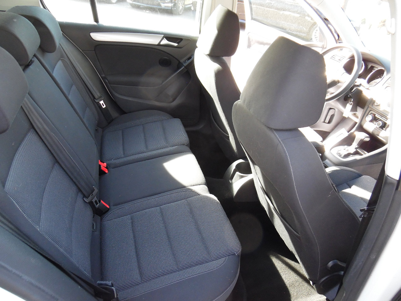 Used 2010 Volkswagen Golf 4-Door image 17