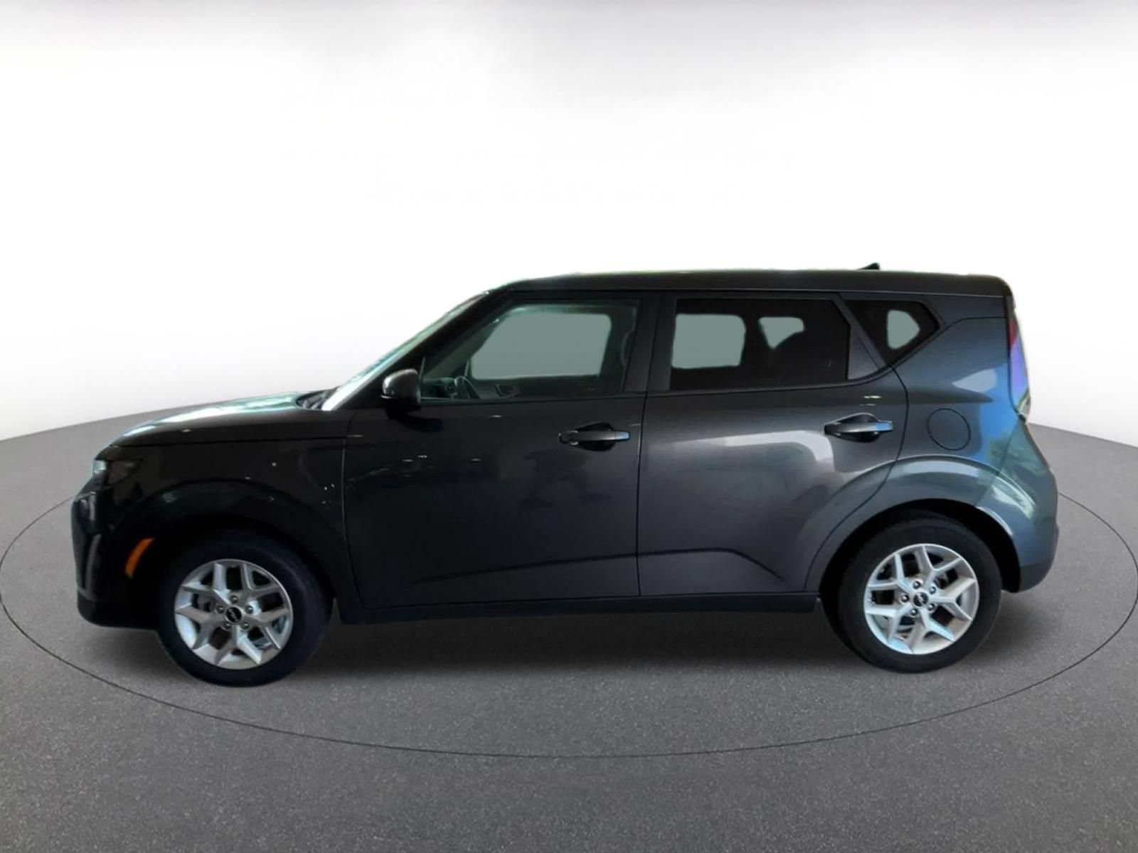 Used 2025 Kia Soul LX w/ LX Technology Package FWD image 7