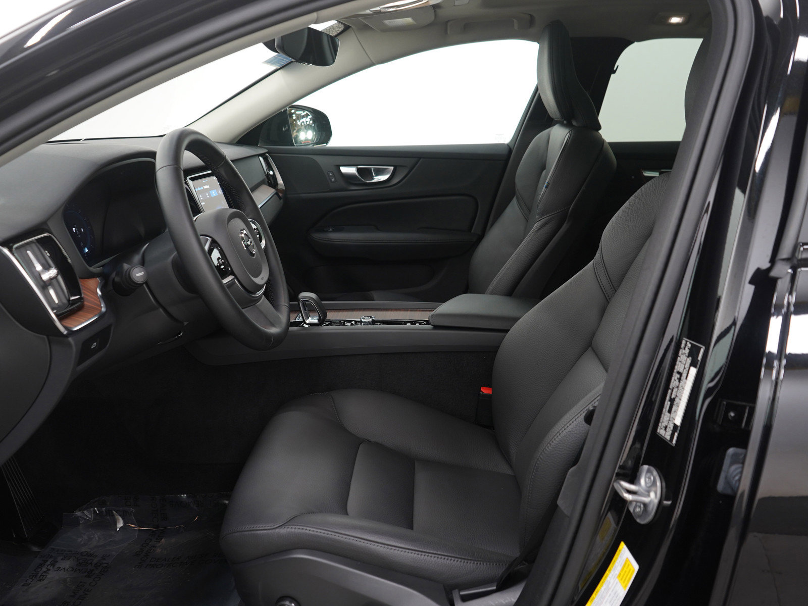 Used 2025 Volvo V60 B5 Cross Country Plus image 25