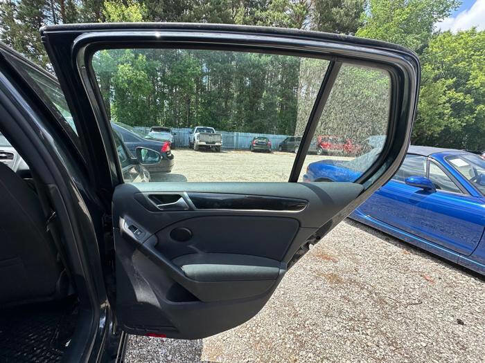 Used 2012 Volkswagen Golf 4-Door FWD image 30