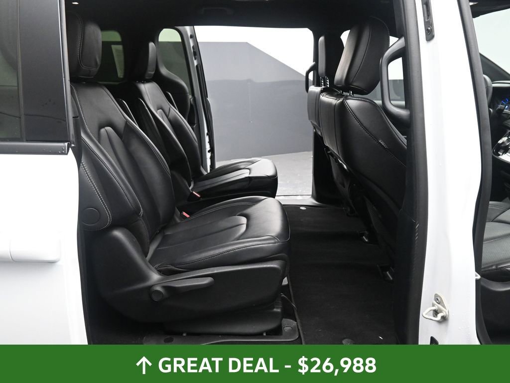 Used 2024 Chrysler Pacifica Select image 25