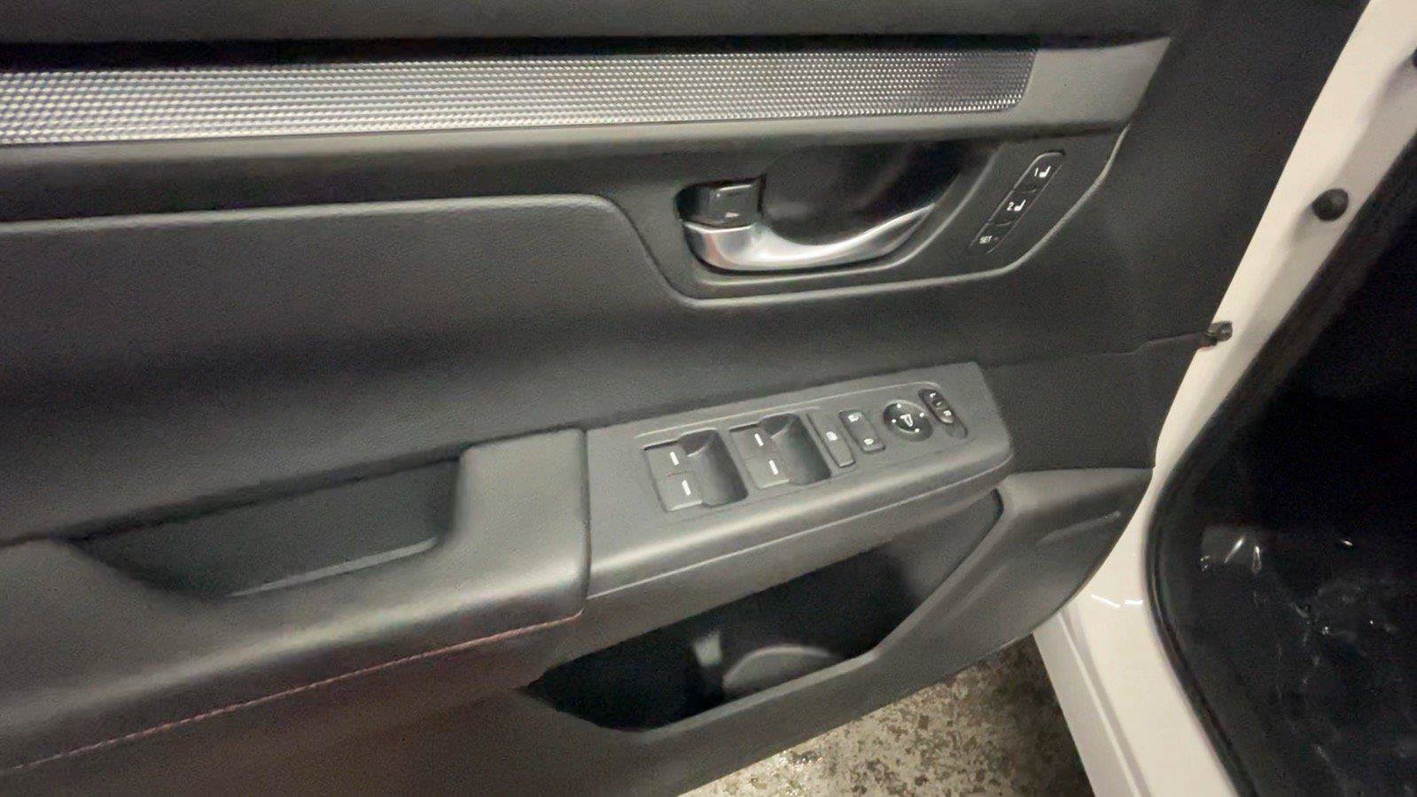 Used 2025 Honda CR-V Sport-L image 30